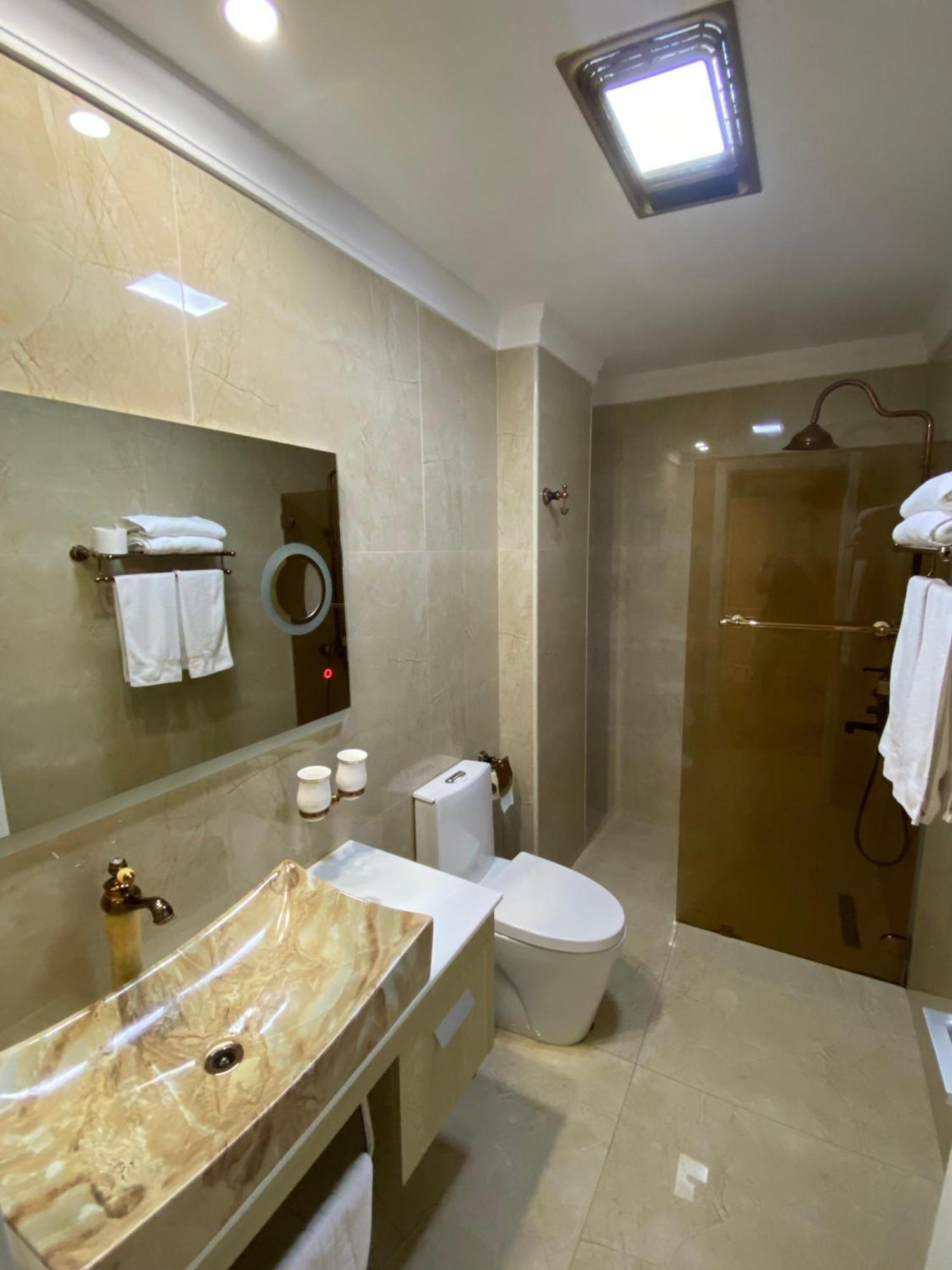 Hotel Brais Durrës Kültér fotó