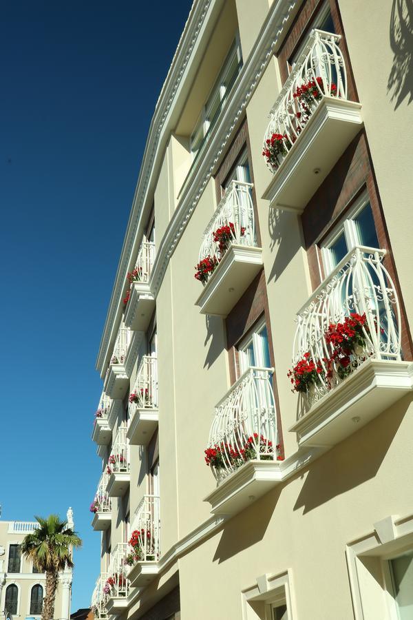 Hotel Brais Durrës Kültér fotó